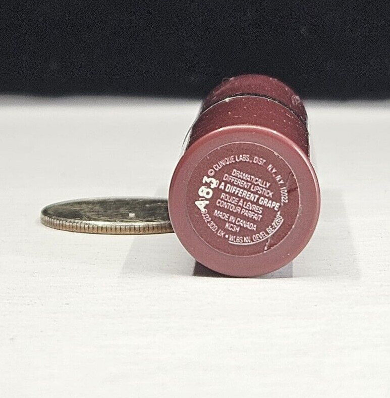 Clinique Dramatically Different Lipstick #50 Different Grape-Rouge A Levres-NWOB
