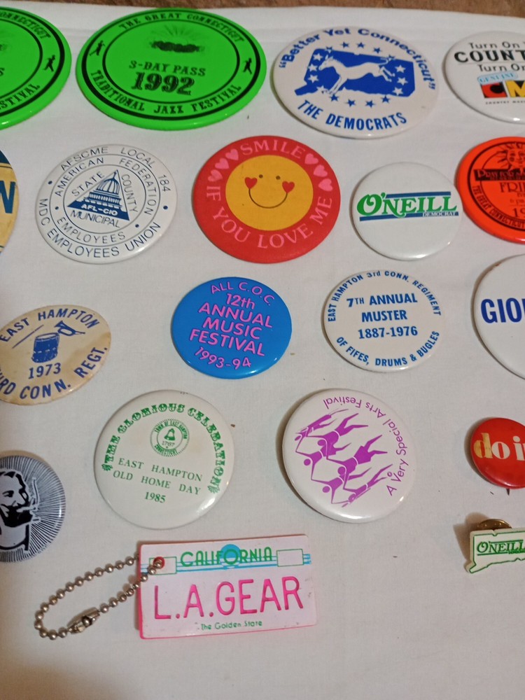 Vintage Various Pins Buttons SEE PICS. 35 Items.