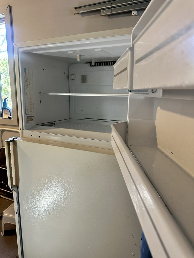 Large Refrigerator/Freezer - Works Great!!!