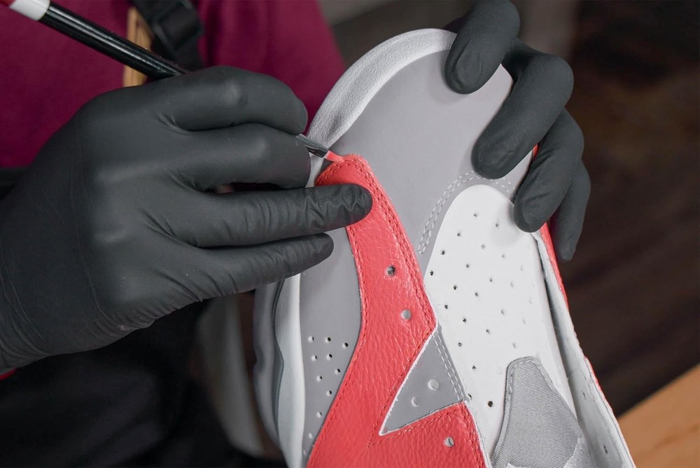 Multi-Surface Flat Black Acrylic Leather Paint for DIY Projects – 1 Fl Oz