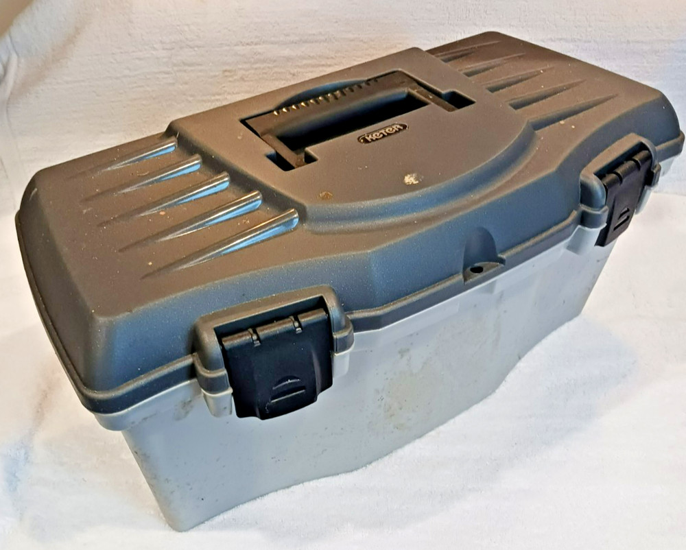 Vintage Keter Toolbox Storage with Tray 19 Inch