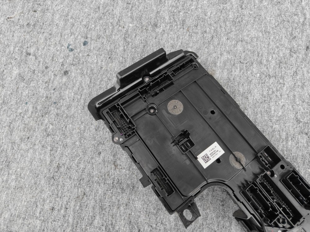 BCM LEFT FRONT BODY CONTROL MODULE ASSEMBLY OEM 81K 2020-2024 TESLA MODEL Y 3