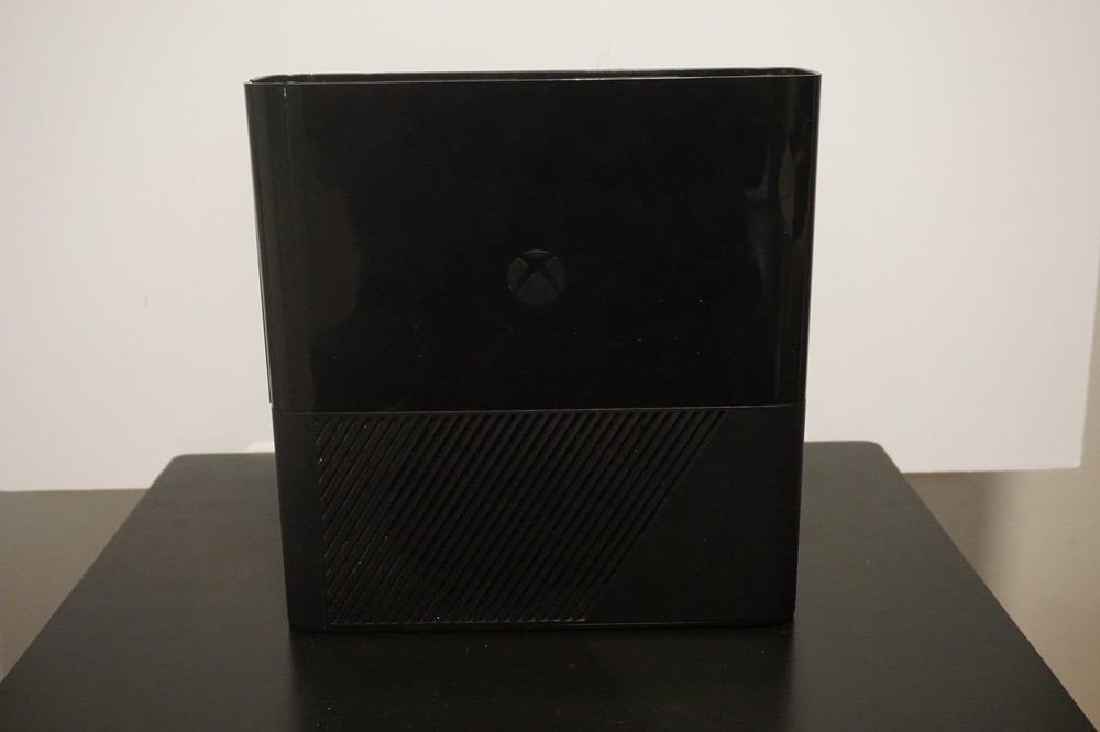 Microsoft Xbox 360 Model 1538 E Console with Kinect - Powers on Sold AS/IS