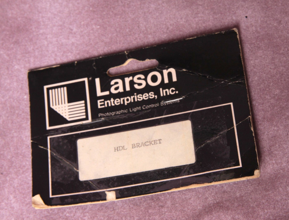 NEW ! - Larson HDL Camera Flash Bracket-Fits Handle-Type Flash Units