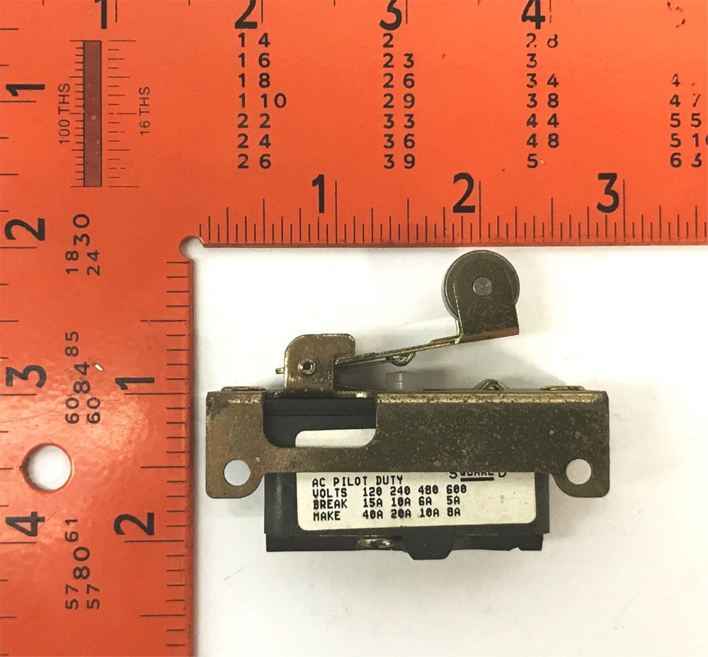 Caterpillar Micro-Switch 0386682 NOS