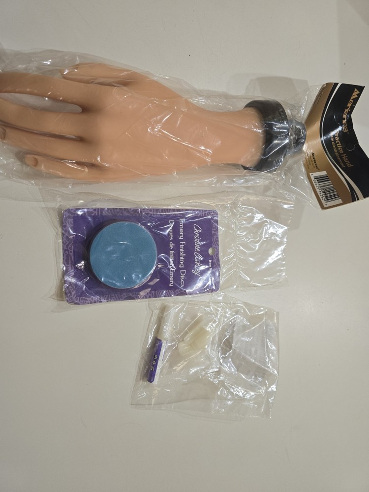 Marianna brand artificial practice hand to learn manicure techniques