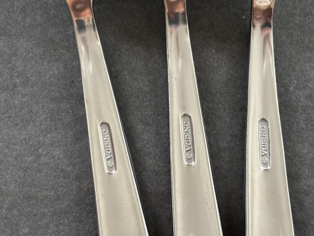 (3) Dinner Forks ONEIDA METRA Stainless Flatware Glossy Plain ~ 7-7/8"