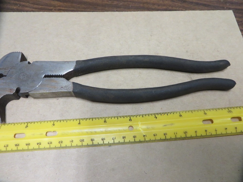 FENCE PLIERS MULTI TOOL IT CAN CUT, CRIMP, HAMMER and PRY