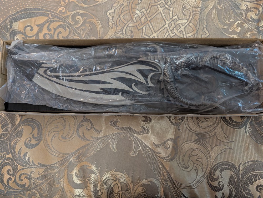Set of 2 Etched Dragon Dagger with Decorative Stand