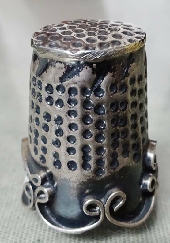 Fancy Vintage Scalloped Sterling Silver Sewing Thimble