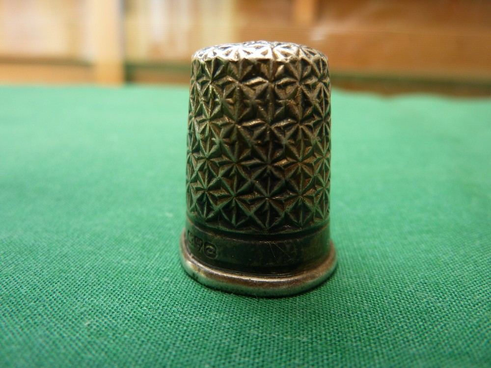 VINTAGE SILVER THIMBLE