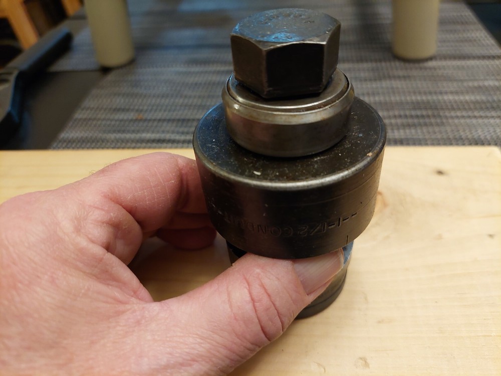 GREENLEE 1-1/2" CONDUIT KNOCKOUT PUNCH + DIE SET