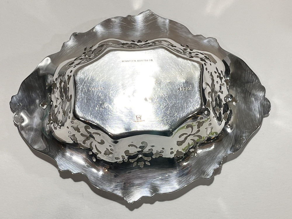 Sterling Silver Oval Dish Roger William Silver Co. 126 Gr. Circa 1900's