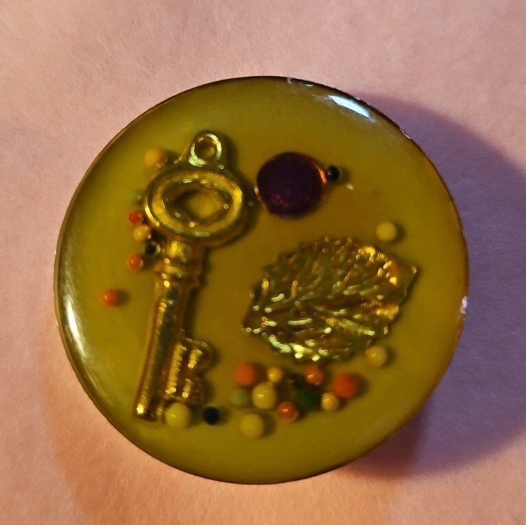 4 "Junque" Buttons Key, Leaf, Confetti 1 1/4" Metal Back