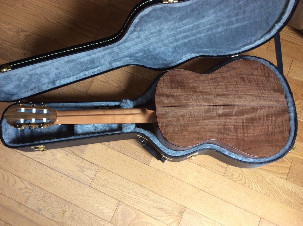 Hand-Crafted All Solid Wood Classical Guitar