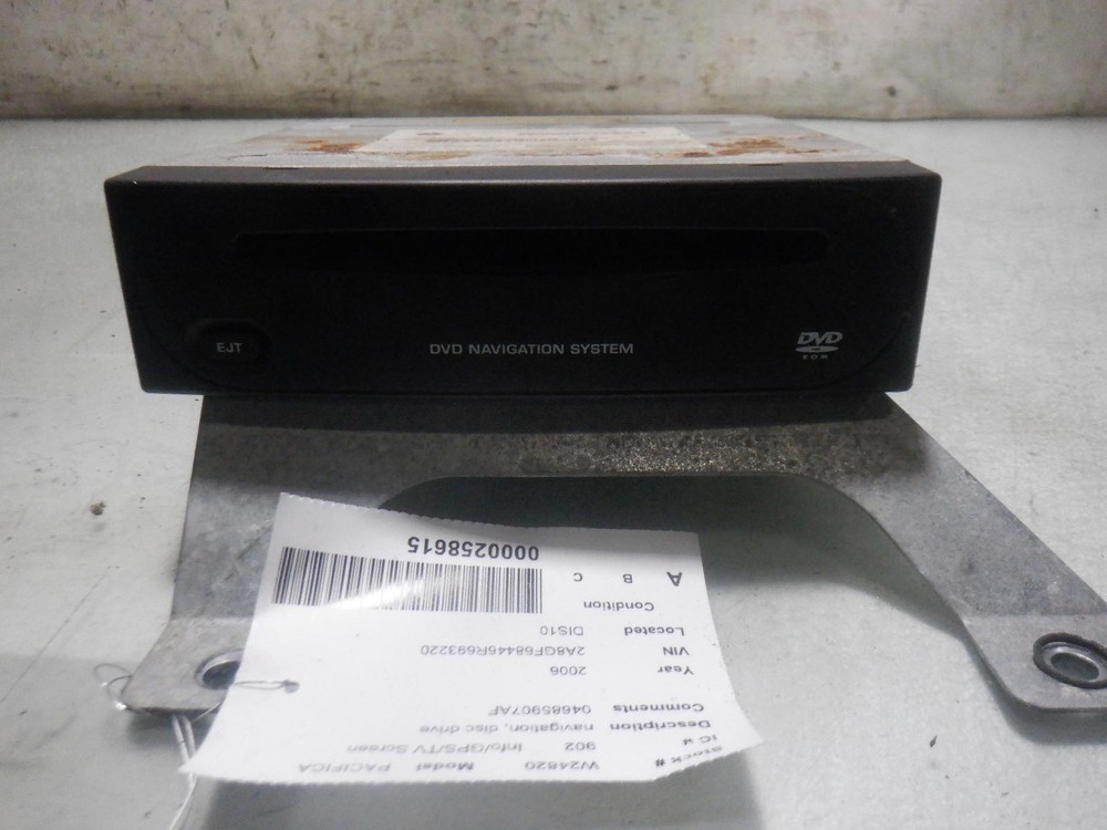 06 CHRYSLER PACIFICA Info Screen 04685907AF