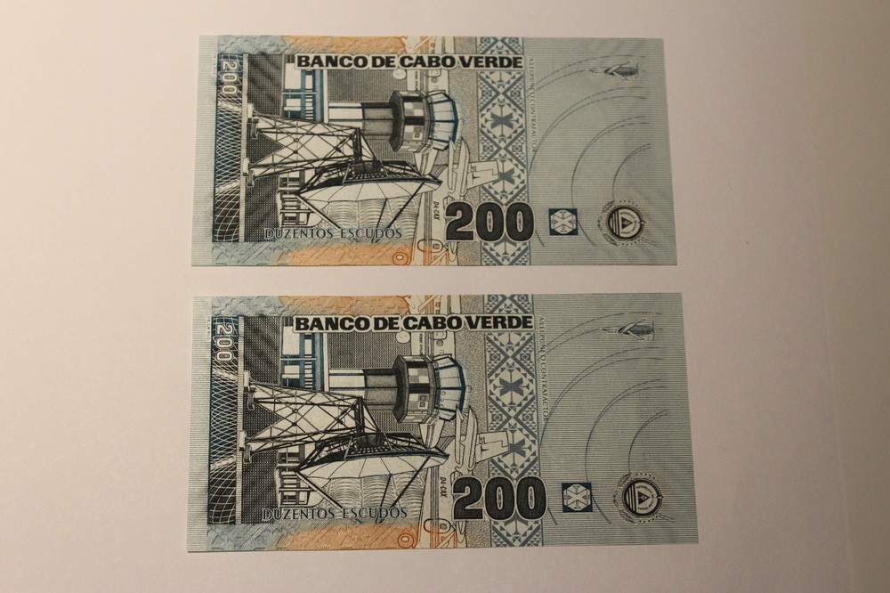 CAPE VERDE 200 ESCUDOS (2 PCS) UNC CONSECUTVE