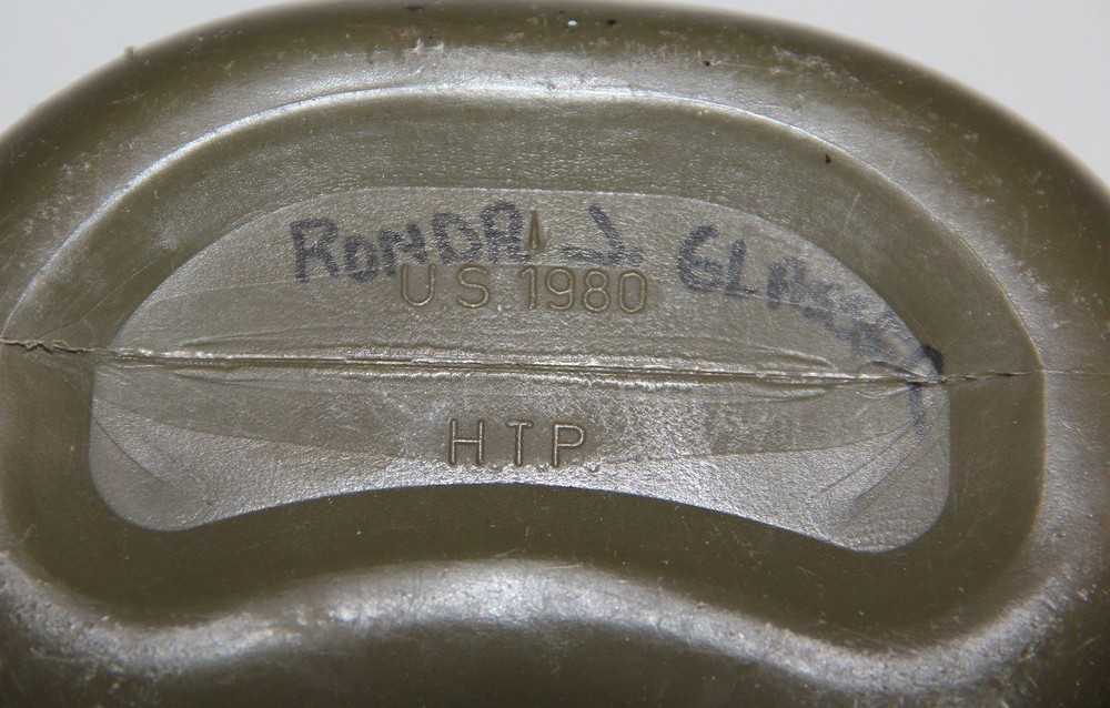 ORIGINAL MILITARY ONE QUART PLASTIC CANTEEN, 1980 DATED
