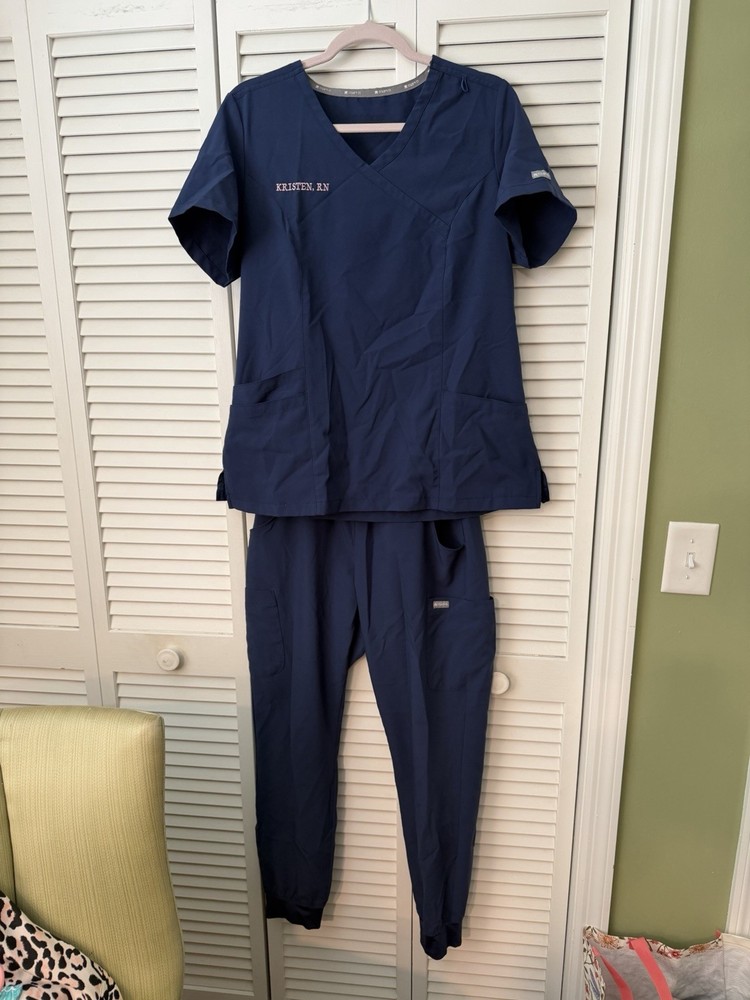 MAEVN women’s Scrub Set