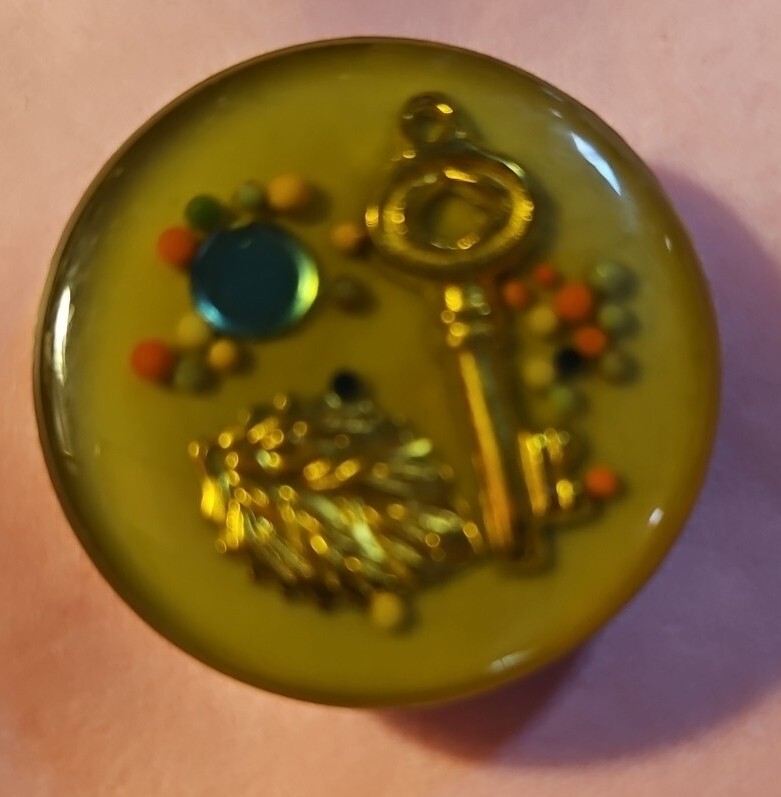 4 "Junque" Buttons Key, Leaf, Confetti 1 1/4" Metal Back
