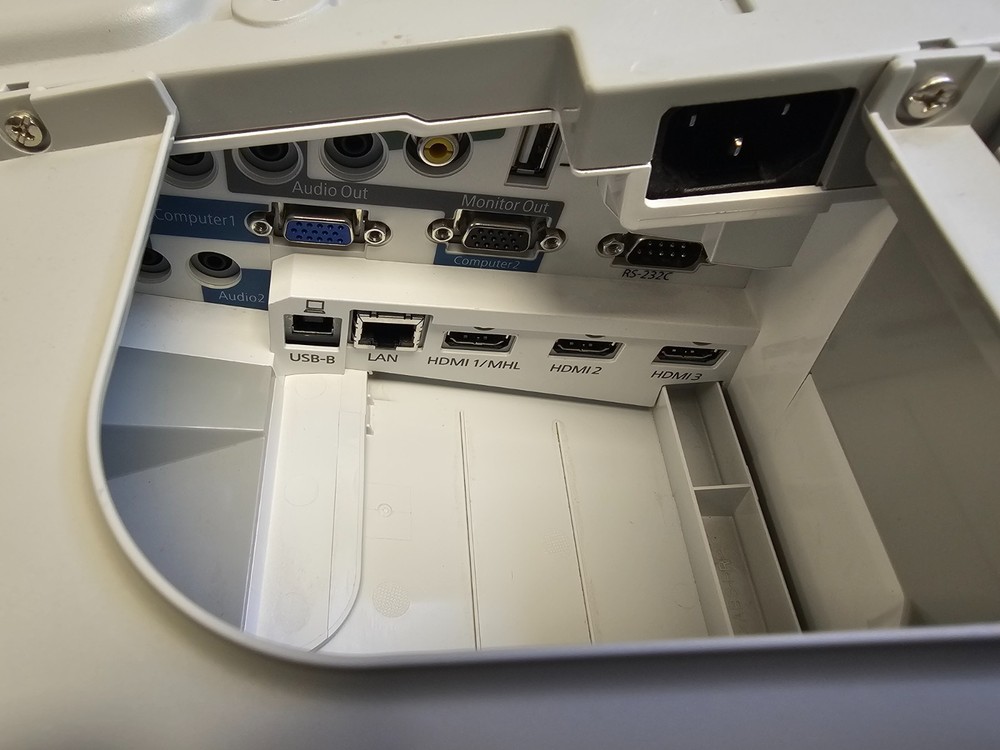 Epson PowerLite 685W 3LCD Projector (303HRS)