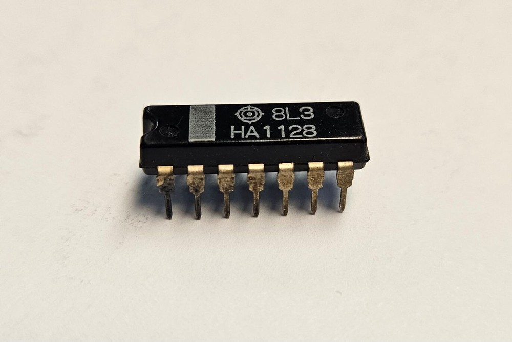 Hitachi Original HA1128 IC NOS