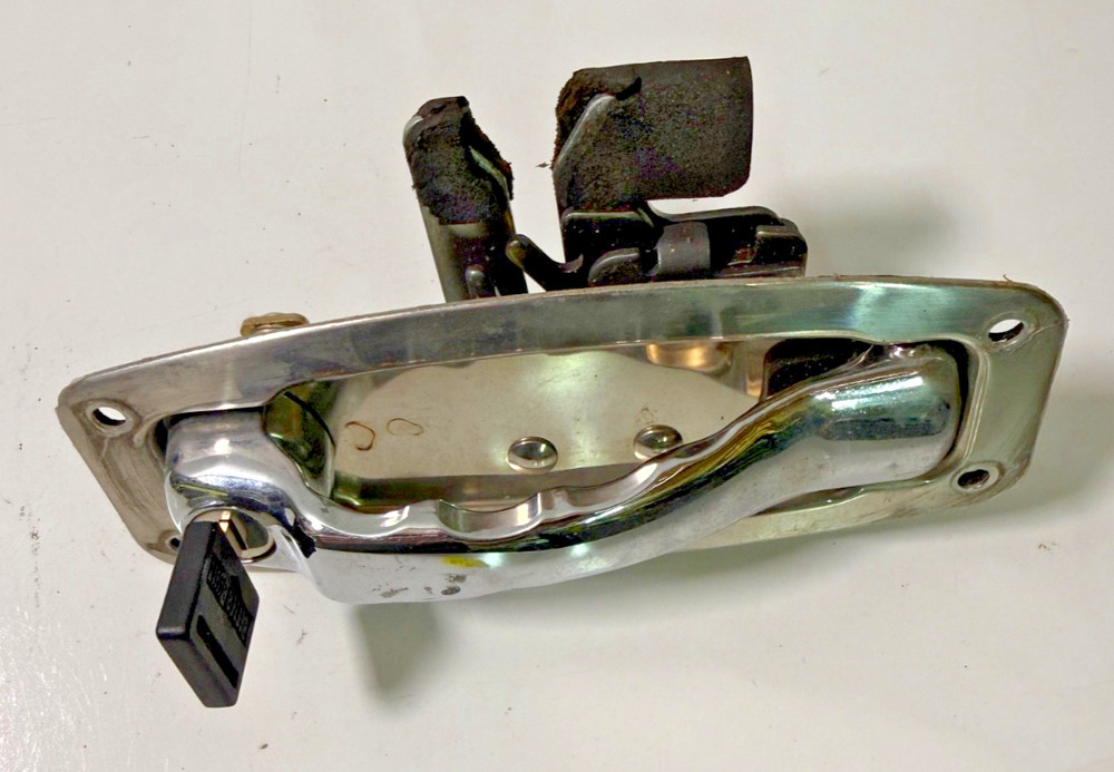 Better built toolbox locking pull handle with key. Used 7-3/8" long 3-1/16 wide