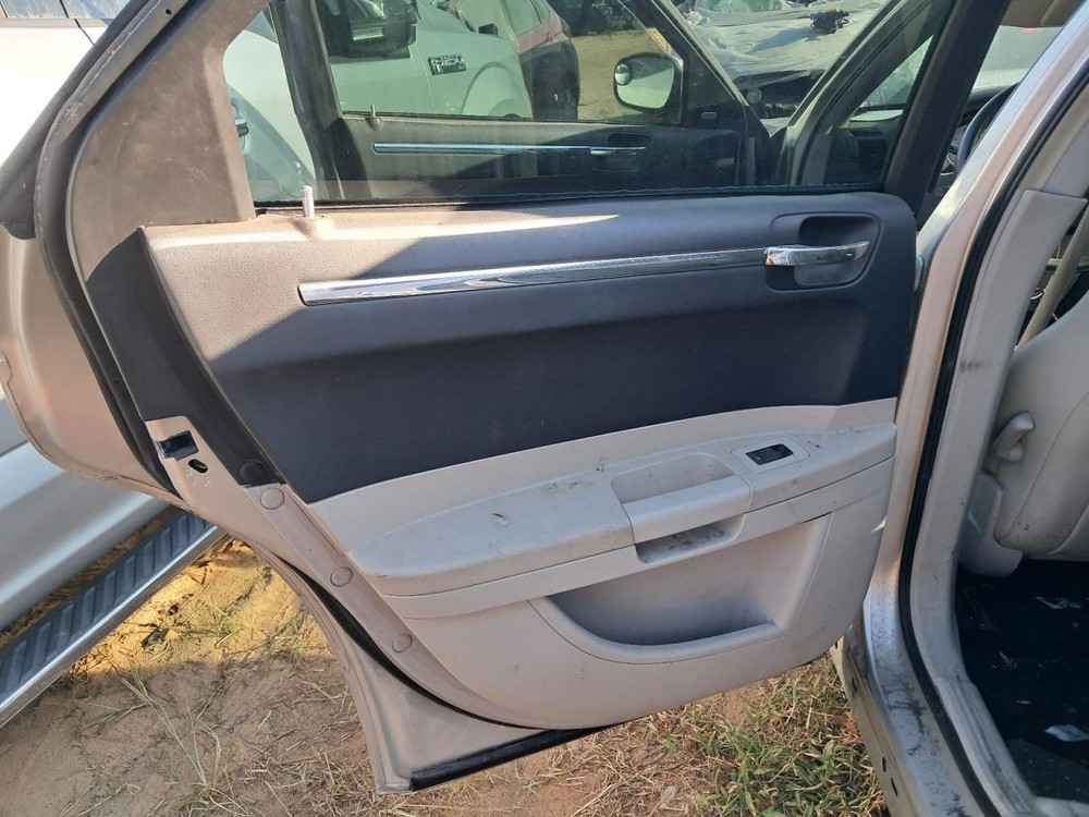 300 2007 Glove Box 4777345