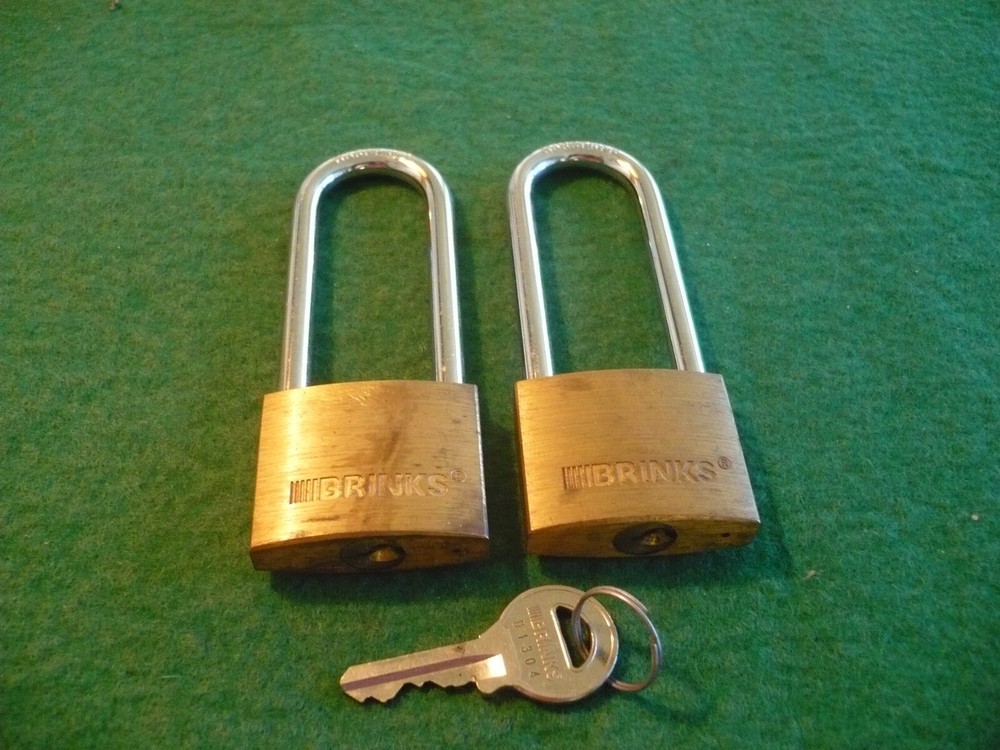 BRINKS SOLID BRASS 2-1/2" SHACKLE PAD LOCKS WITH 1 KEY FITS BOTH LOCKS