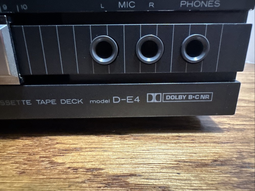 Hitachi - D-E4 Cassette Deck -tested Cleaned Belts Replaced.