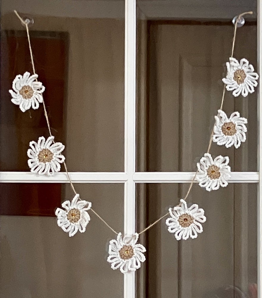 🌸NEW Hand Crochet sparkly daisy Jute Rustic Bunting Window SPRING sequins Gift