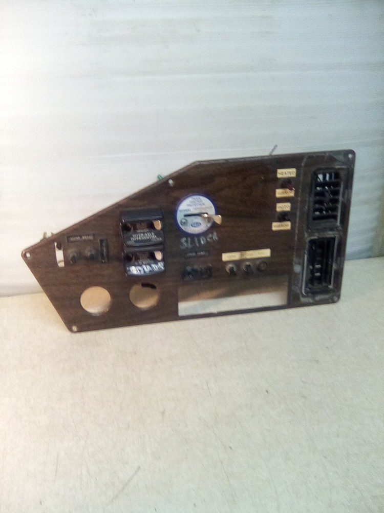 1995 Freightliner FLD Switch Panel