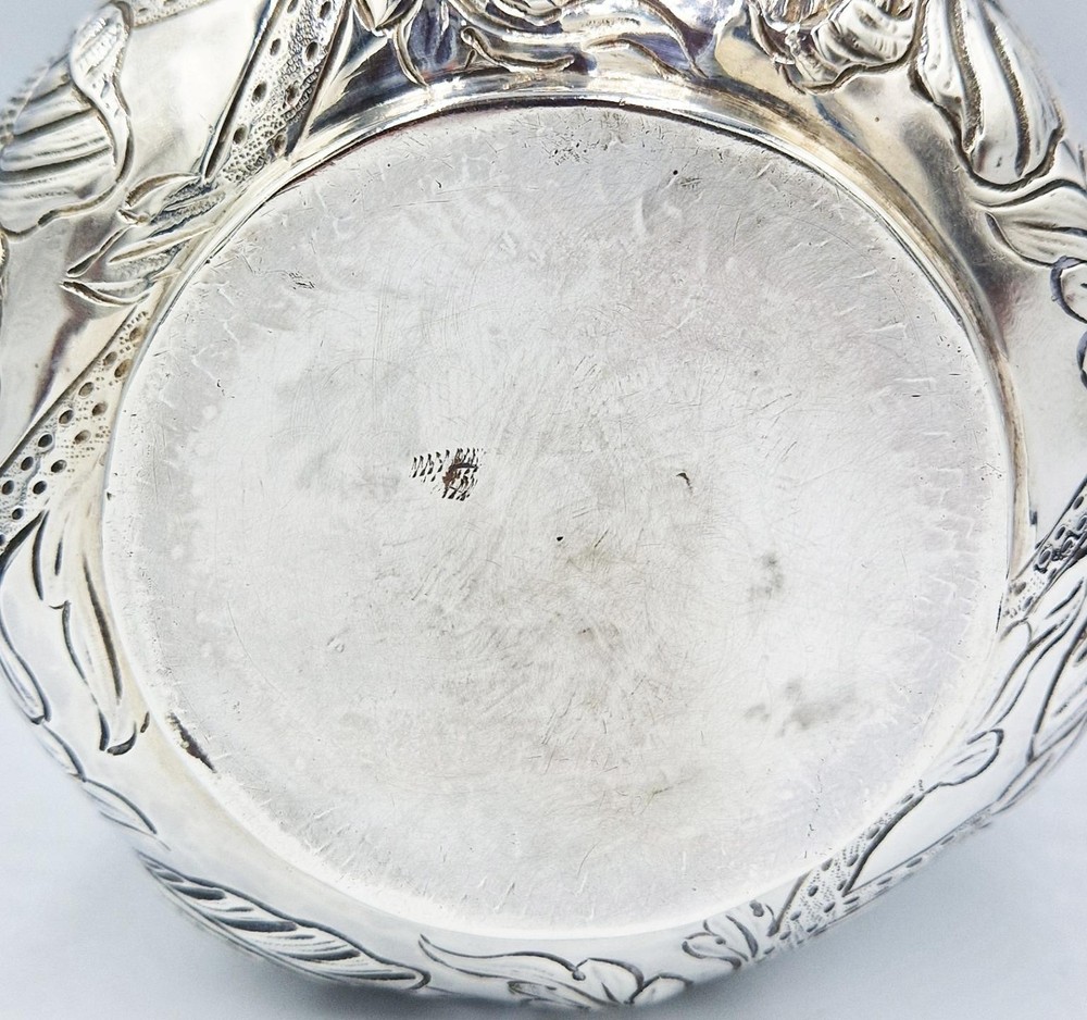 ANTIQUE SOLID SILVER MAIDEN HANDLED PORRINGER - POSSIBLY 17TH / 18TH CENTURY