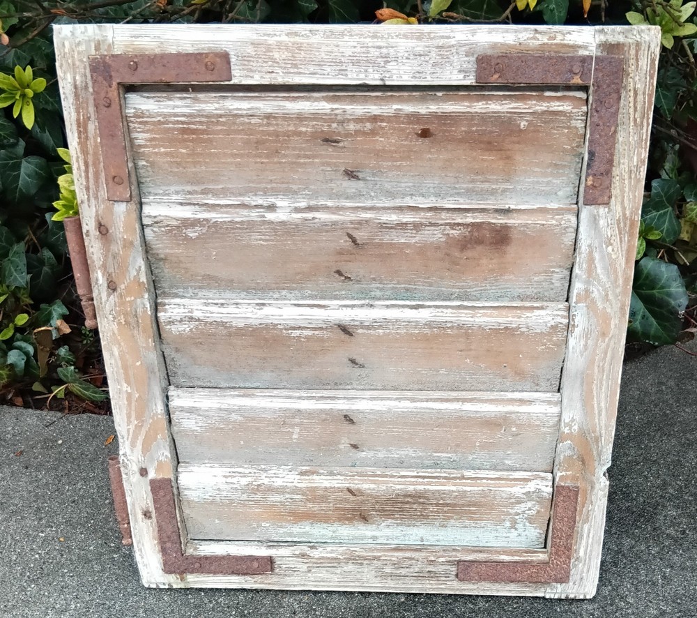ANTIQUE WOOD SHUTTER