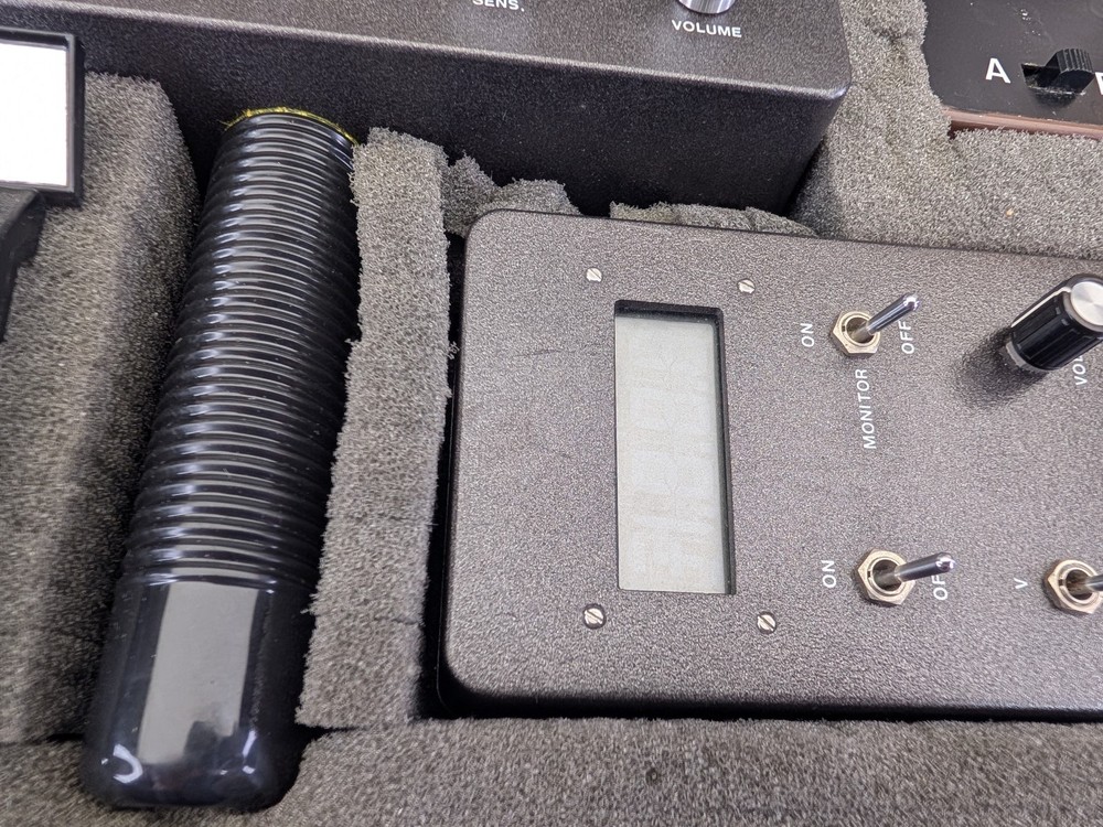 AS IS - UNTESTED Counter Surveillance Electronics Kit Bug Sweep RF Locator Used