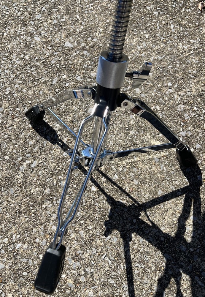 DW 9101 Short Base Round Drum Throne