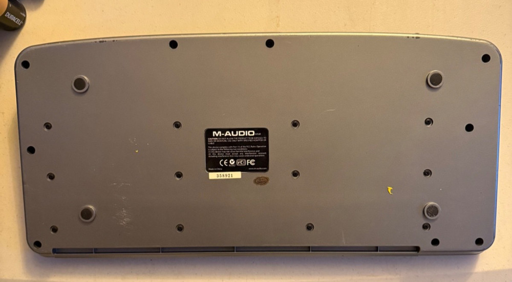 M-Audio O2 Keyboard USB MIDI Controller - Power Up Tested, No USB Cable