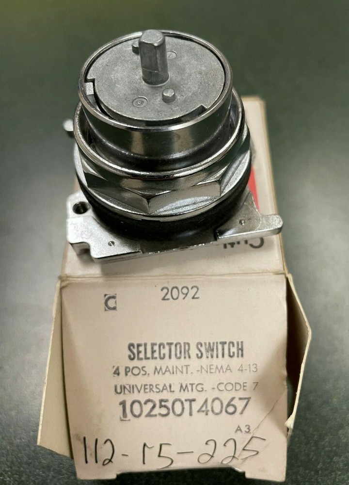 Cutler Hammer 10250T4067 4 Position Maint. Selector Switch Operator