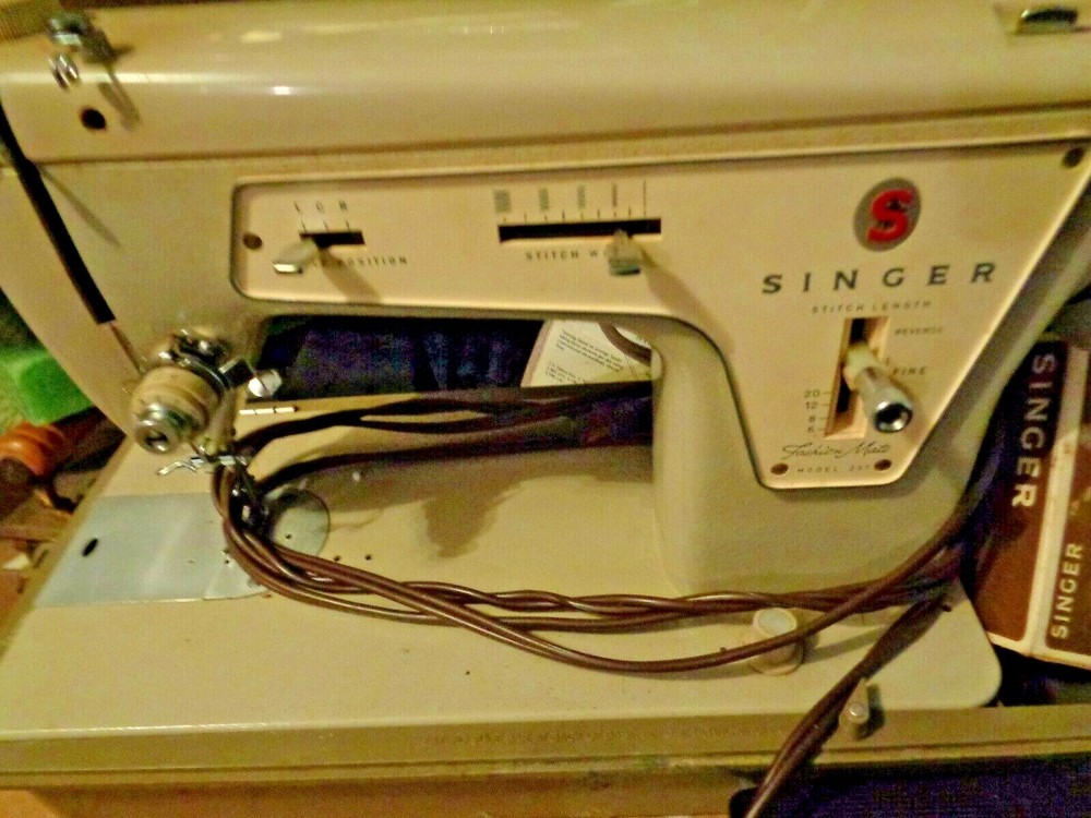 Vintage Singer Sewing Machine Model 237 Fashion Mate With Case & Machine Table