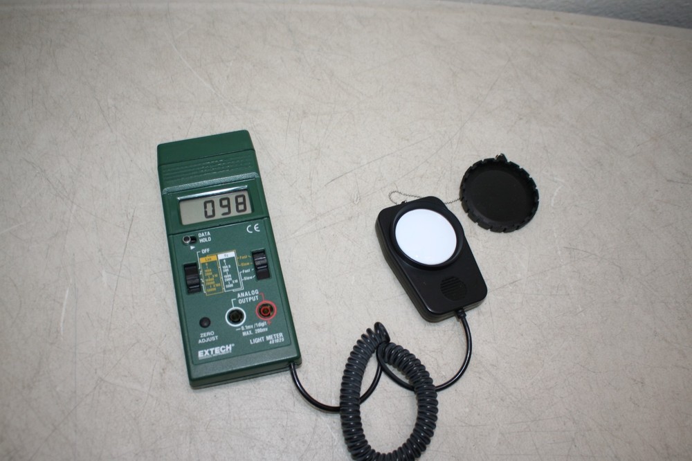 Extech 401025 Digital Light Meter 0-5000 Foot Candles