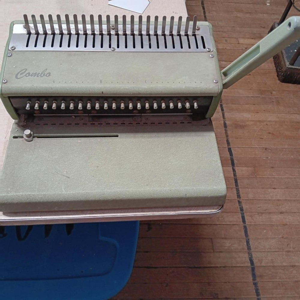 GBC CombBind C150 Heavy Duty Comb Binding Machine – Very good condition