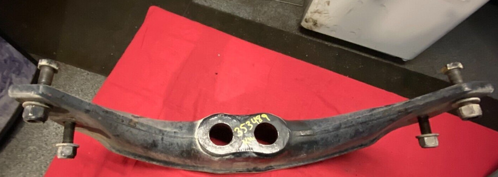 PACCAR OEM FRONT ENGINE MOUNT A24-1079-3,