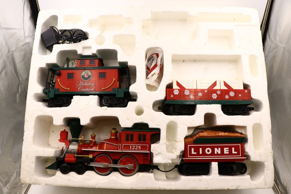 Lionel G-Scale Holiday Central TARGET EXCLUSIVE Retired Train Set