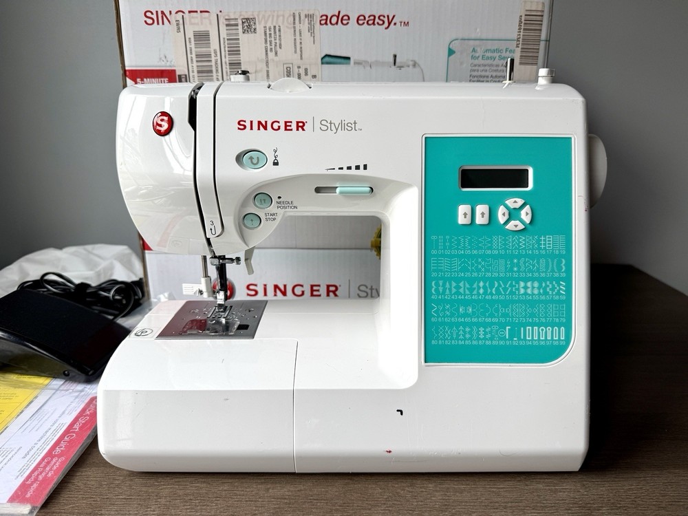 Singer 7258 Stylist Computerized Stitching - For Parts / Repair - Error E4