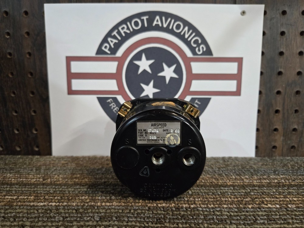 8125 United Instruments Airspeed Indicator
