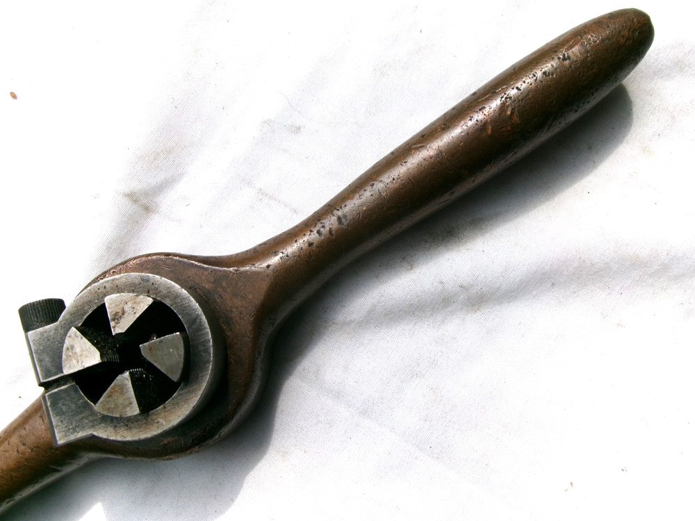 UNUSUAL NON-SPARKING DIE HANDLE - SOLID BRASS - HOLDS 1" DIAMETER DIES