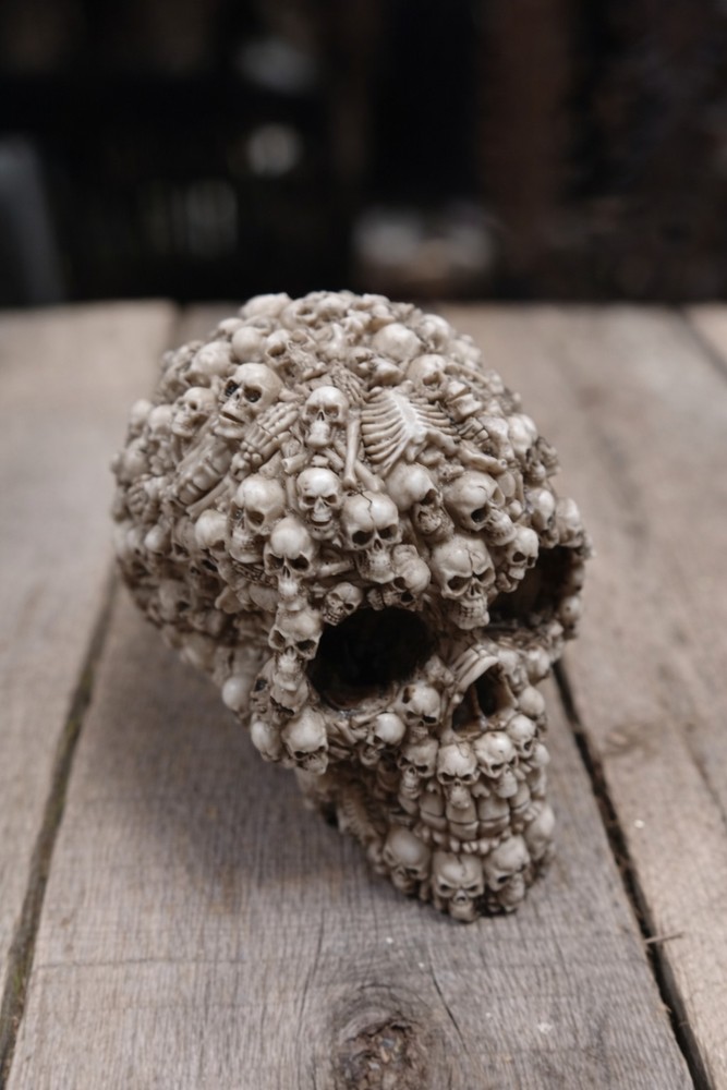 Gothic Skull Cluster Resin Statue Bone Pile Skeleton Head Decor