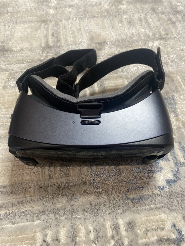 Samsung Gear VR SM-R324 With Controller