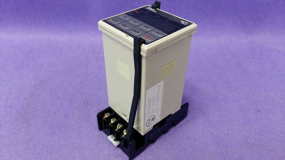 FUJI	PYZ4HBY1-OY-U Temperature Controller,USED