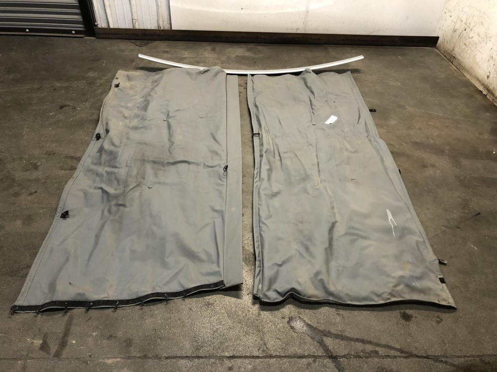 Kenworth T680 GREY SLEEPER OPENING Interior Curtain - Used